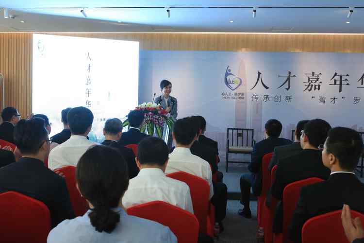 邓祖云 以电子商务为翼，用心经营工艺美术品的艺术人生